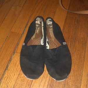 Black TOMS